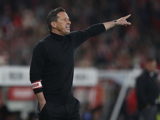 爱游戏下载包含今晨荷甲传出新动向；本菲卡防线松动；管理层表态——媒体盛赞；更衣室氛围转暖的词条